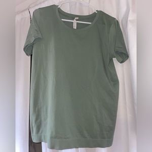 Lulu t shirt/workout top